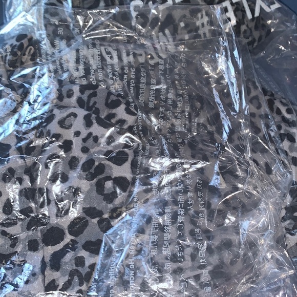 Grey leaopard print biker shorts - Picture 4 of 4